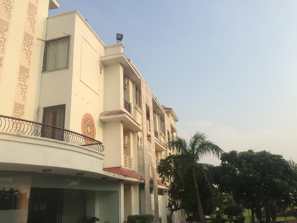 Grand Heritage Resort Greater Noida Exteriör bild