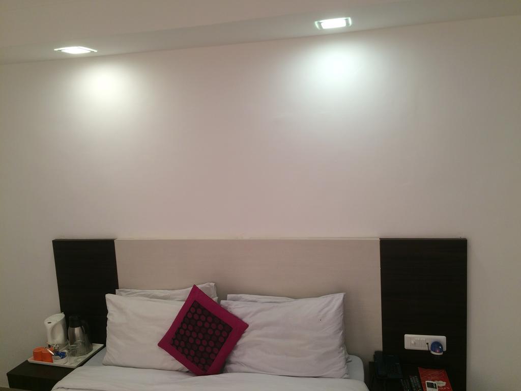 Grand Heritage Resort Greater Noida Rum bild